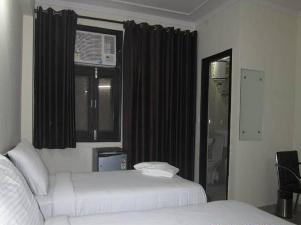 Charanpahari Hotel Nowe Delhi Zewnętrze zdjęcie