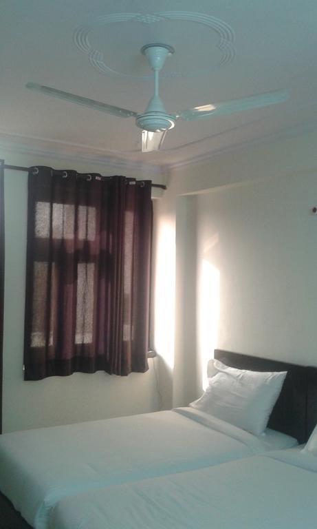 Charanpahari Hotel Nowe Delhi Zewnętrze zdjęcie