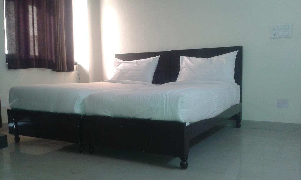 Charanpahari Hotel Nowe Delhi Pokój zdjęcie