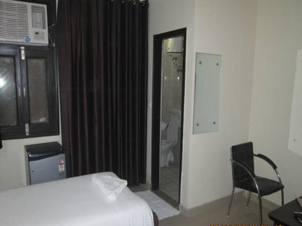 Charanpahari Hotel Nowe Delhi Zewnętrze zdjęcie