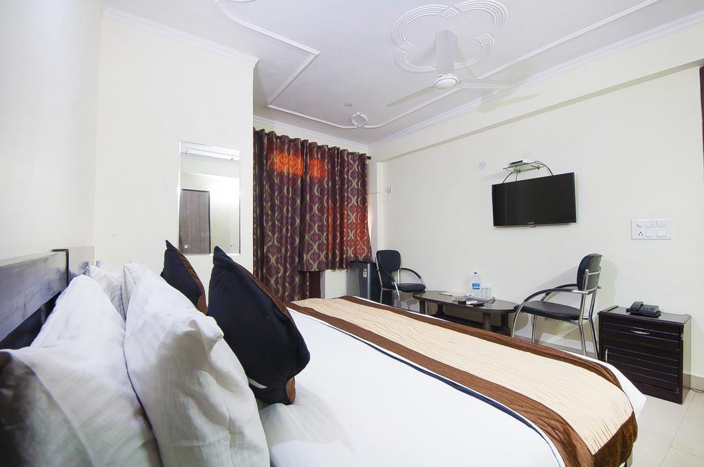 Charanpahari Hotel Nowe Delhi Zewnętrze zdjęcie