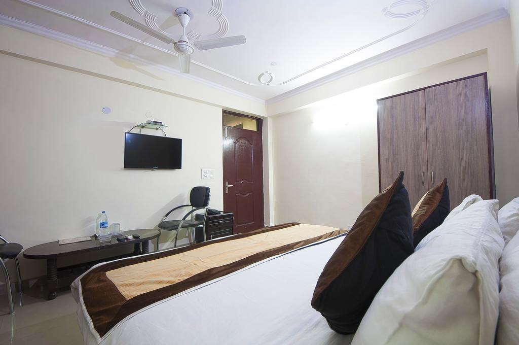 Charanpahari Hotel Nowe Delhi Zewnętrze zdjęcie