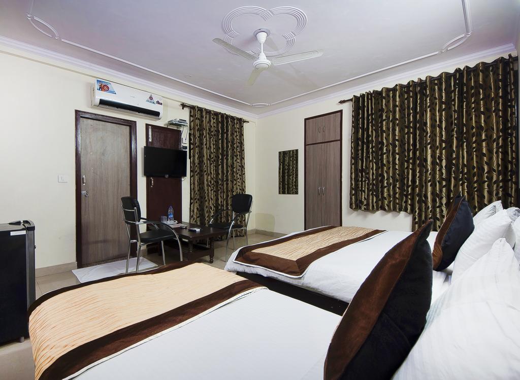 Charanpahari Hotel Nowe Delhi Zewnętrze zdjęcie