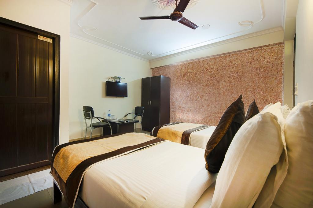 Charanpahari Hotel Nowe Delhi Zewnętrze zdjęcie