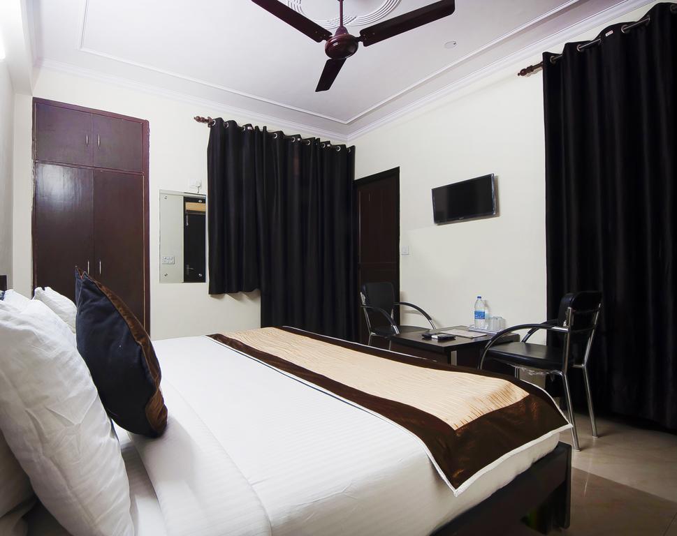 Charanpahari Hotel Nowe Delhi Zewnętrze zdjęcie