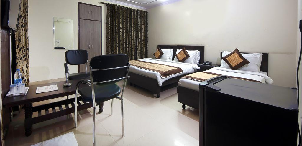 Charanpahari Hotel Nowe Delhi Zewnętrze zdjęcie