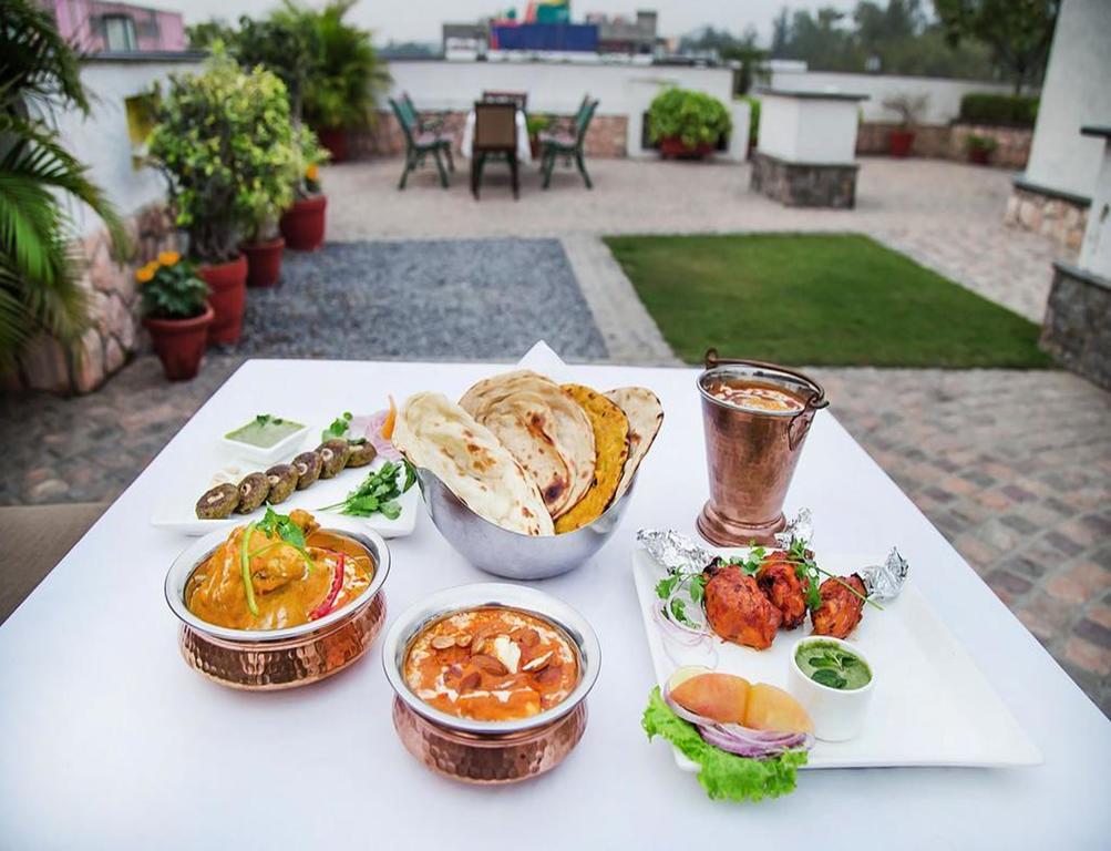 Charanpahari Hotel Nowe Delhi Zewnętrze zdjęcie