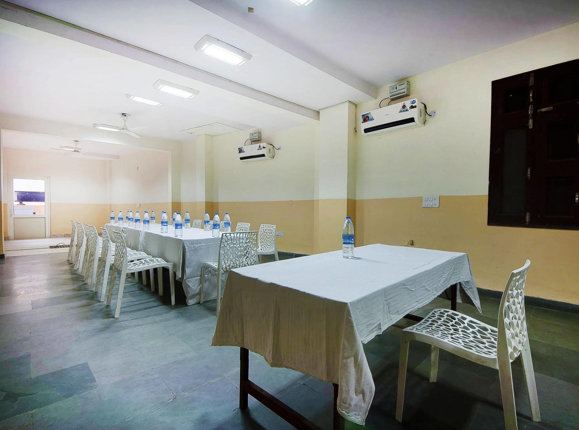 Charanpahari Hotel Nowe Delhi Zewnętrze zdjęcie