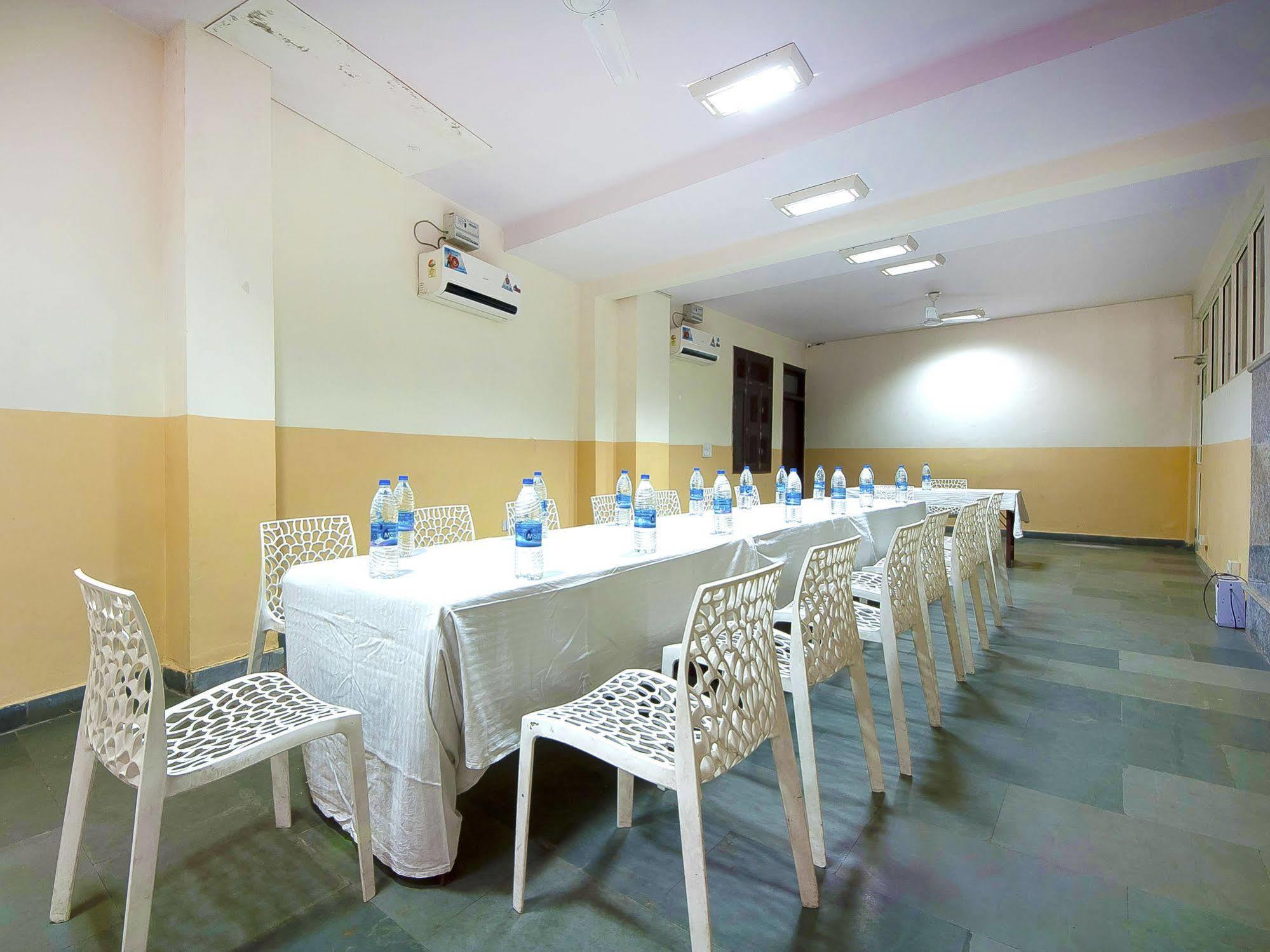 Charanpahari Hotel Nowe Delhi Zewnętrze zdjęcie