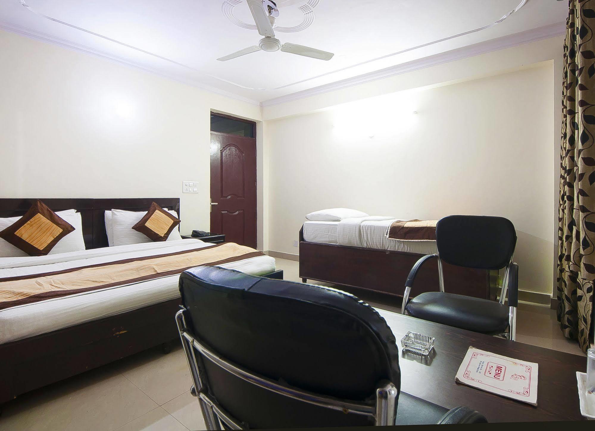 Charanpahari Hotel Nowe Delhi Zewnętrze zdjęcie