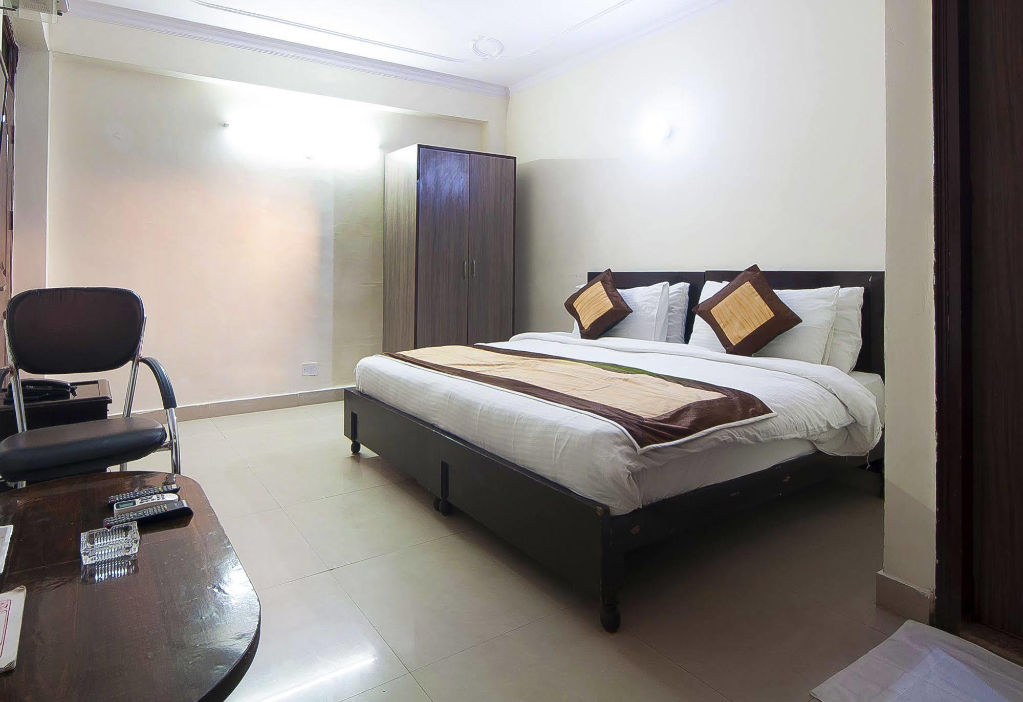 Charanpahari Hotel Nowe Delhi Zewnętrze zdjęcie