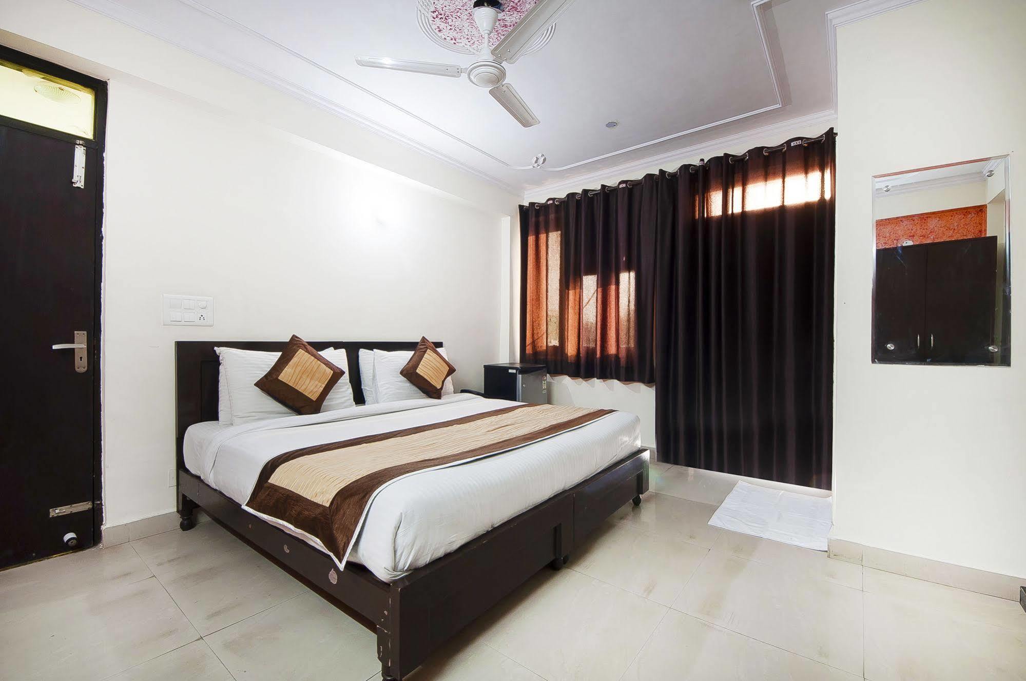 Charanpahari Hotel Nowe Delhi Zewnętrze zdjęcie