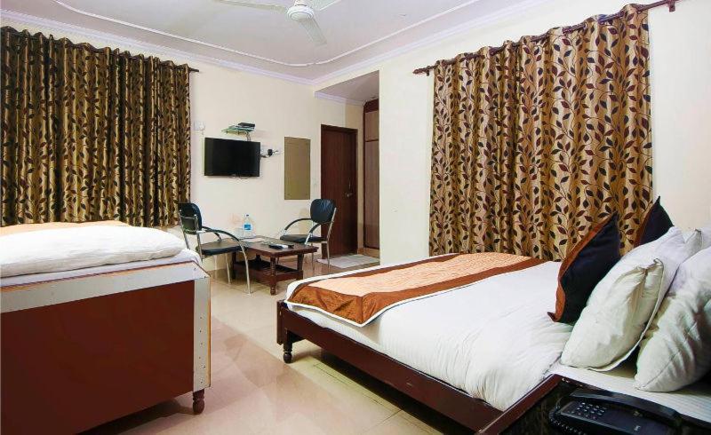 Charanpahari Hotel Nowe Delhi Zewnętrze zdjęcie