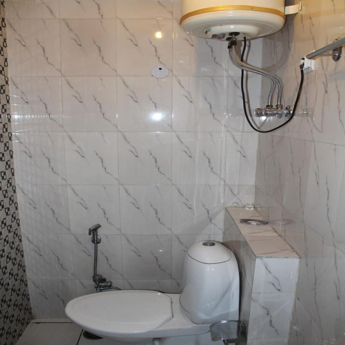 Charanpahari Hotel Nowe Delhi Zewnętrze zdjęcie
